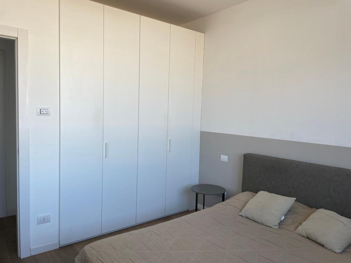 Confortevole Bilocale In Largo Marinai D'Italia Milano Eksteriør billede